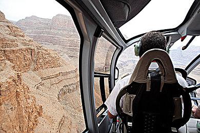 《绝地求生》联动《街头霸王》 多款皮肤7月26日上架